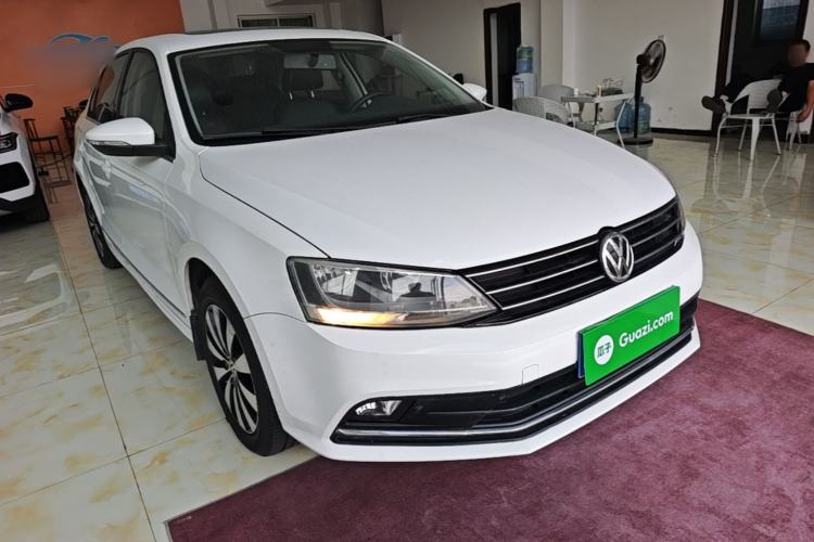 Used Volkswagen Sagitar 2017 230TSI Automatic Comfort Version Front Right 45 Deg