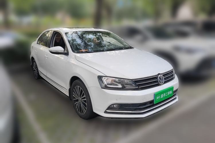 Used Volkswagen Sagitar 2017 230TSI Automatic Luxury Edition Front Right 45 Deg