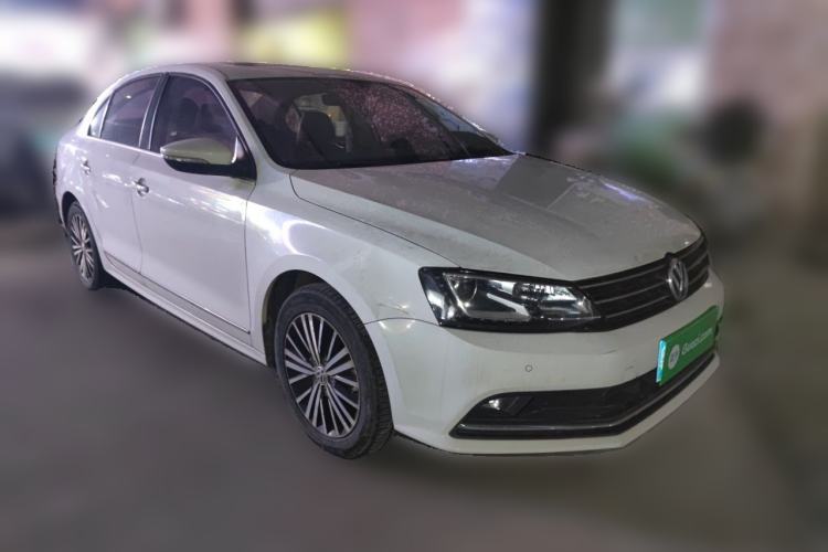 Used Volkswagen Sagitar 2017 230TSI Automatic Luxury Edition Front Right 45 Deg