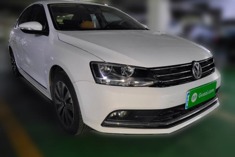 Used Volkswagen Sagitar 2017 230TSI Automatic Comfort Version Front Right 45 Deg