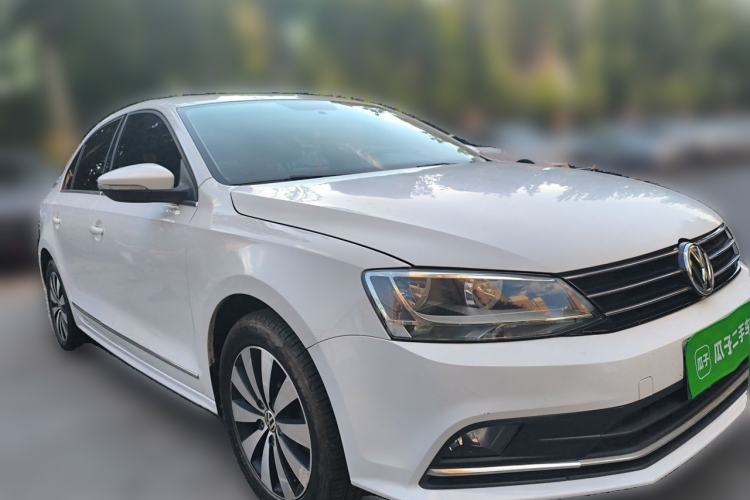 Used Volkswagen Sagitar 2017 230TSI Automatic Comfort Version Front Right 45 Deg
