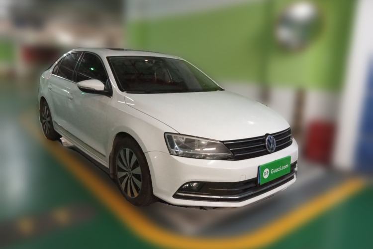 Used Volkswagen Sagitar 2017 180TSI Automatic Luxury Edition Front Right 45 Deg