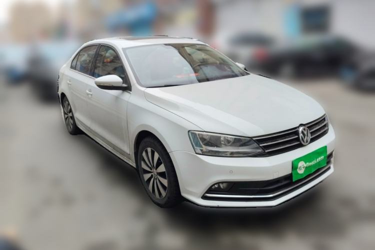 Used Volkswagen Sagitar 2017 230TSI Automatic Luxury Edition Front Right 45 Deg