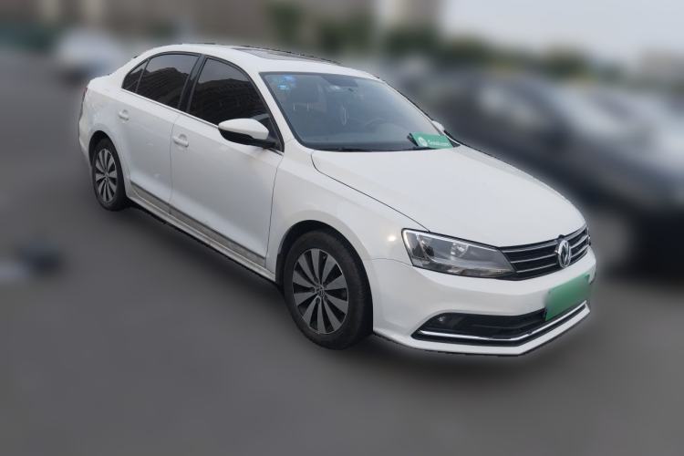 Used Volkswagen Sagitar 2017 230TSI Automatic Comfort Version Front Right 45 Deg