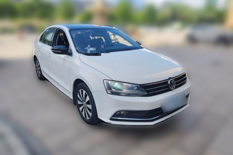 Used Volkswagen Sagitar 2017 230TSI Automatic Comfort Version Front Right 45 Deg