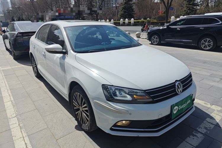 Used Volkswagen Sagitar 2017 230TSI Automatic Luxury Edition Front Right 45 Deg