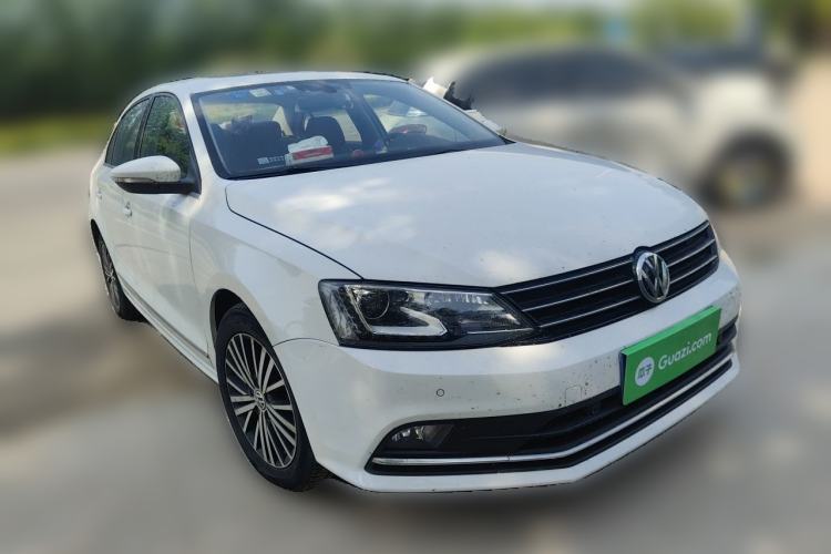 Used Volkswagen Sagitar 2017 230TSI Automatic Luxury Edition Front Right 45 Deg