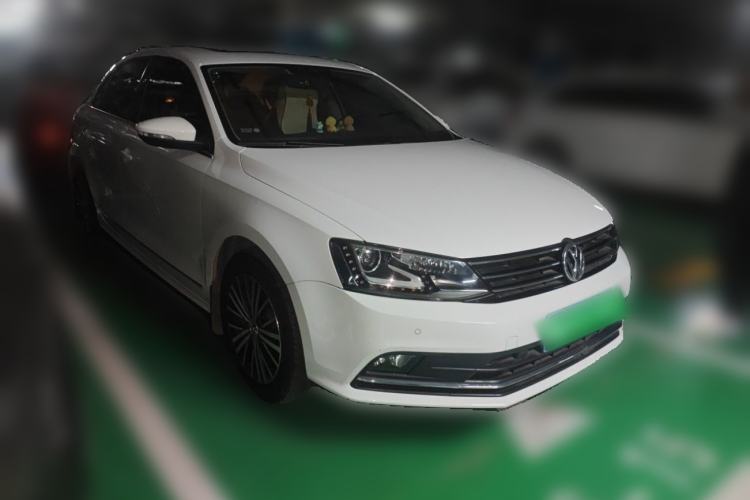 Used Volkswagen Sagitar 2017 230TSI Automatic Luxury Edition Front Right 45 Deg