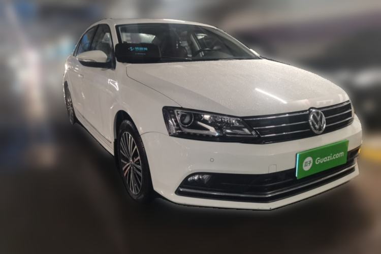 Used Volkswagen Sagitar 2017 230TSI Automatic Luxury Edition Front Right 45 Deg