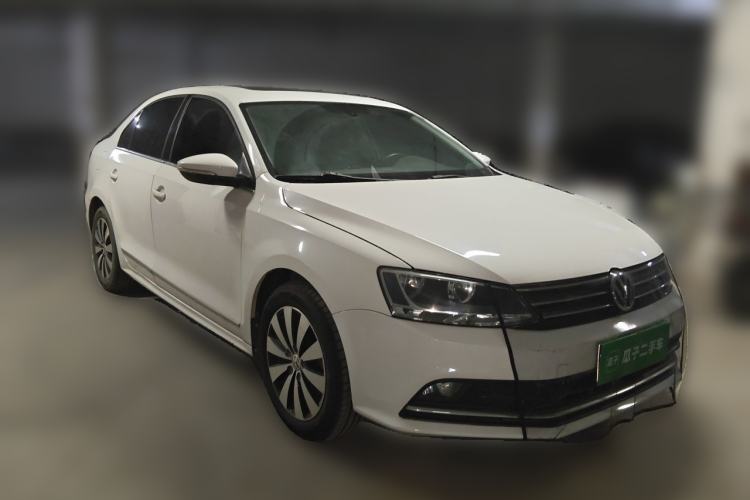 Used Volkswagen Sagitar 2017 180TSI Automatic Leading Model Front Right 45 Deg