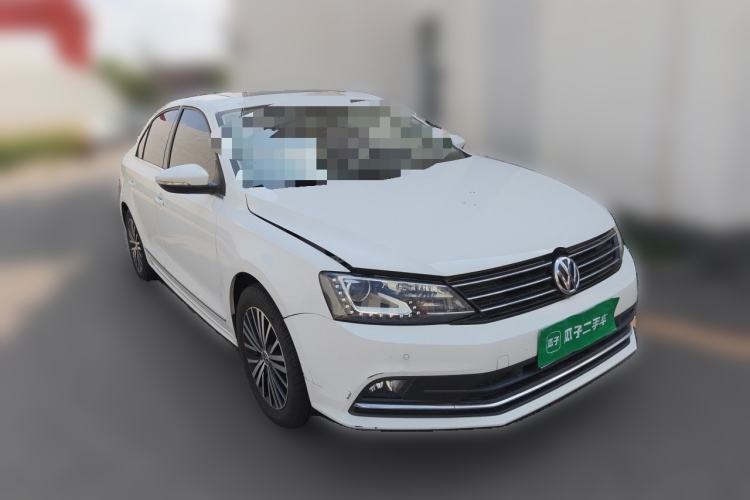 Used Volkswagen Sagitar 2017 230TSI Automatic Luxury Edition Front Right 45 Deg