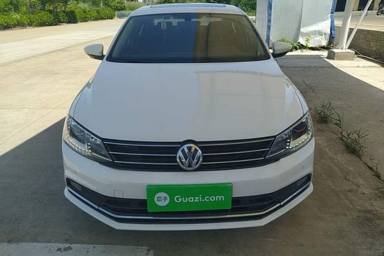 Used Volkswagen Sagitar 2017 230TSI Automatic Luxury Edition Front