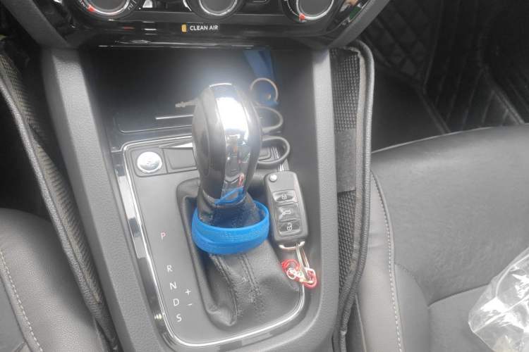 Used Volkswagen Sagitar 2017 1.6L Automatic Comfort Model Gear Lever