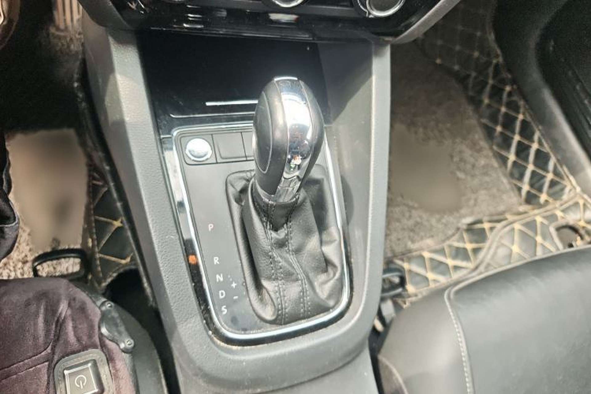 Used Volkswagen Sagitar 2017 1.6L Automatic Comfort Model Gear Lever