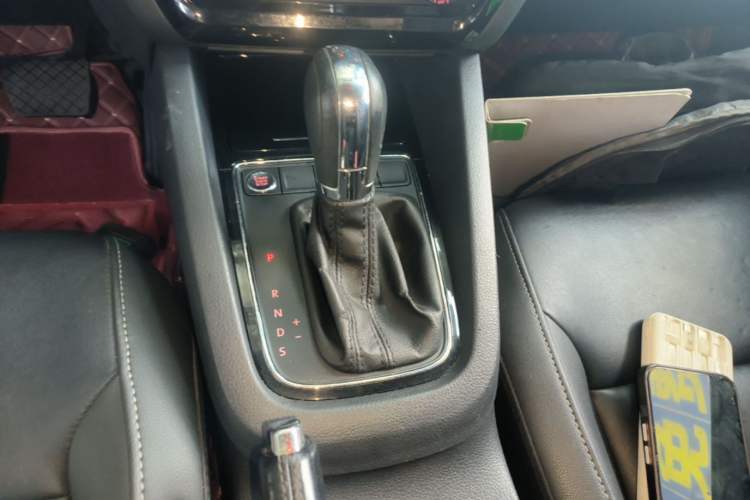 Used Volkswagen Sagitar 2017 1.6L Automatic Comfort Model Gear Lever
