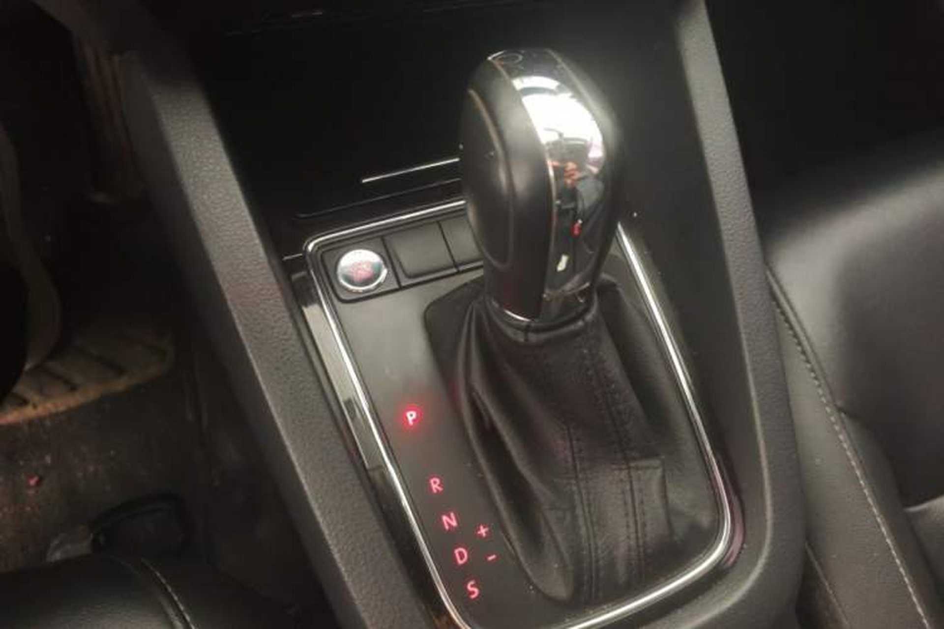 Used Volkswagen Sagitar 2017 1.6L Automatic Comfort Model Gear Lever
