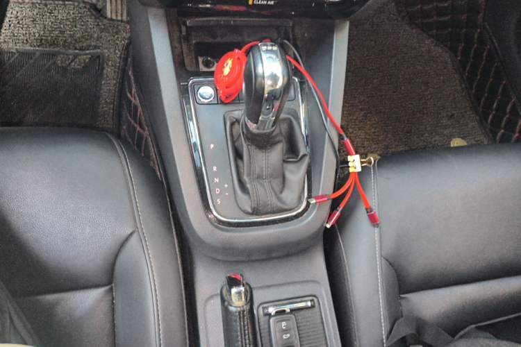 Used Volkswagen Sagitar 2017 230TSI Automatic Comfort Version Gear Lever