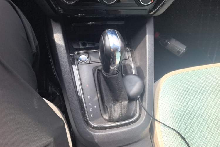 Used Volkswagen Sagitar 2017 1.6L Automatic Comfort Model Gear Lever