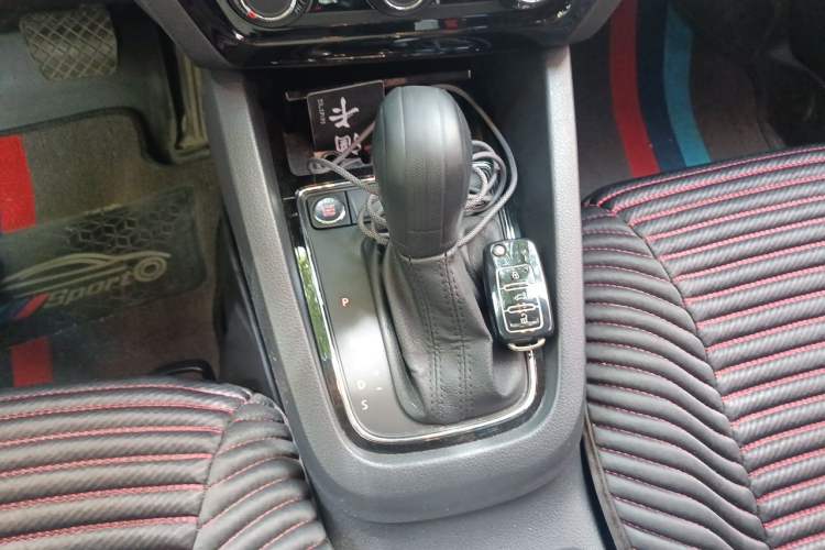 Used Volkswagen Sagitar 2017 230TSI Automatic Comfort Version Gear Lever