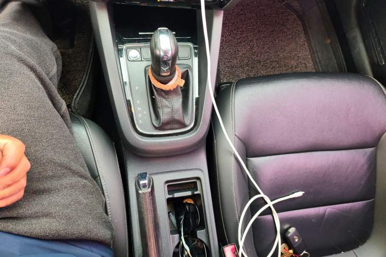 Used Volkswagen Sagitar 2017 1.6L Automatic Comfort Model Gear Lever