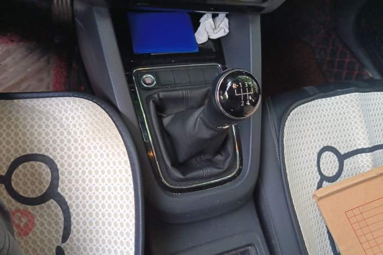 Used Volkswagen Sagitar 2017 1.6L Manual Comfort Model Gear Lever