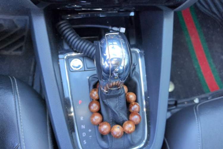 Used Volkswagen Sagitar 2017 1.6L Automatic Comfort Model Gear Lever