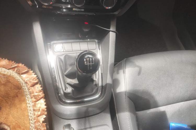 Used Volkswagen Sagitar 2017 1.6L Manual Comfort Model Gear Lever