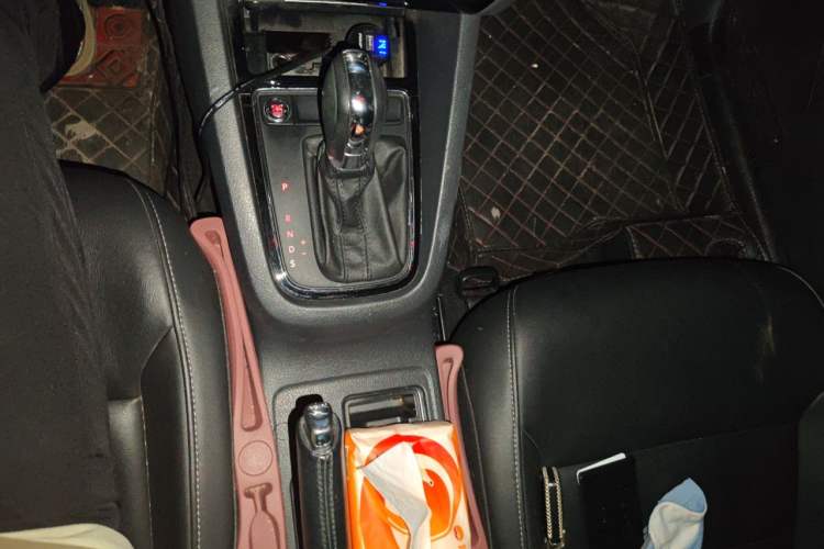 Used Volkswagen Sagitar 2017 1.6L Automatic Comfort Model Gear Lever