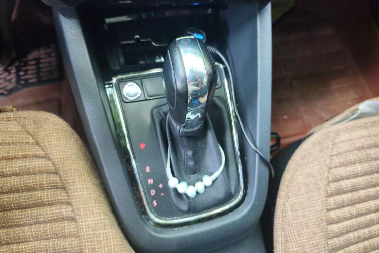 Used Volkswagen Sagitar 2017 1.6L Automatic Comfort Model Gear Lever