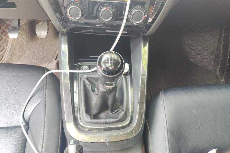 Used Volkswagen Sagitar 2017 1.6L Manual Comfort Model Gear Lever