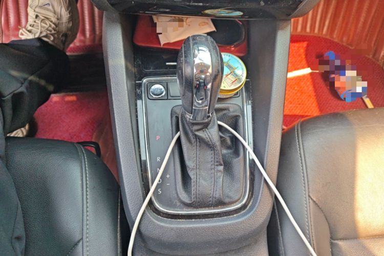 Used Volkswagen Sagitar 2017 1.6L Automatic Comfort Model Gear Lever
