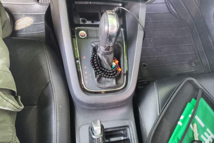 Used Volkswagen Sagitar 2017 230TSI Automatic Comfort Version Gear Lever