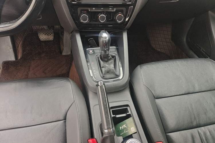 Used Volkswagen Sagitar 2017 1.6L Automatic Comfort Model Gear Lever