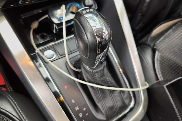 Used Volkswagen Sagitar 2017 230TSI Automatic Comfort Version Gear Lever