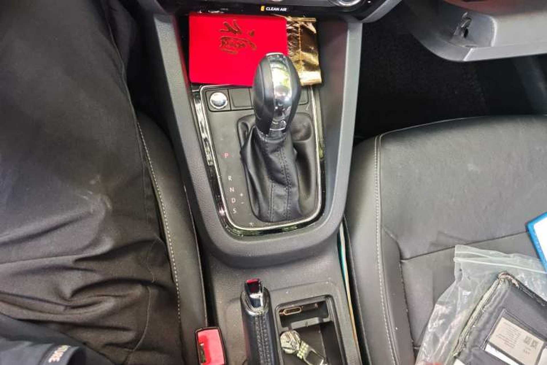 Used Volkswagen Sagitar 2017 1.6L Automatic Comfort Model Gear Lever