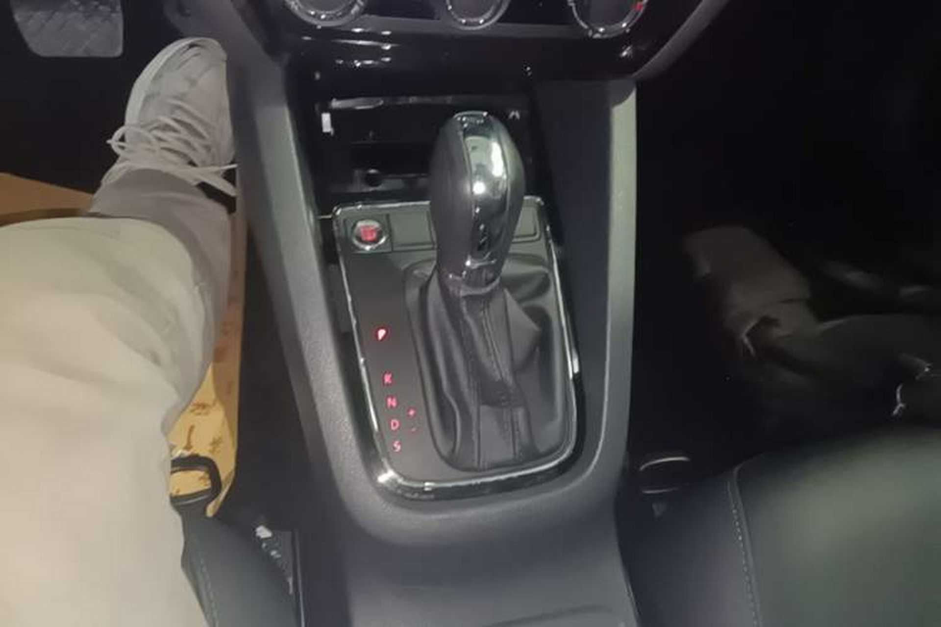 Used Volkswagen Sagitar 2017 1.6L Automatic Comfort Model Gear Lever