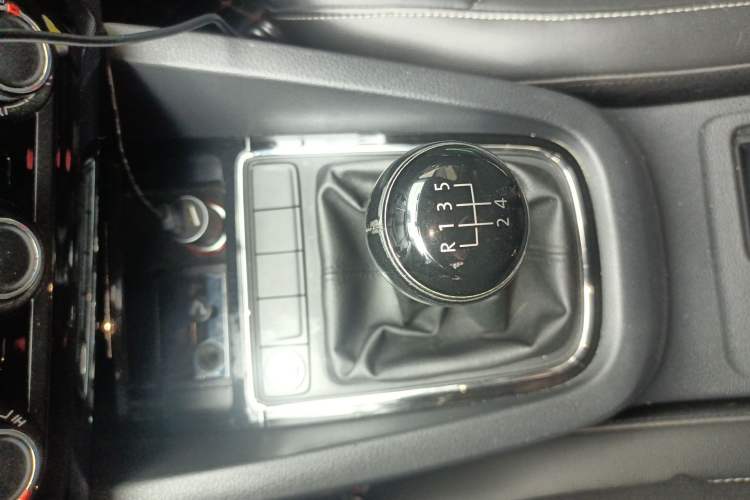 Used Volkswagen Sagitar 2017 1.6L Manual Comfort Model Gear Lever
