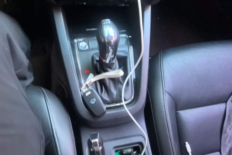 Used Volkswagen Sagitar 2017 180TSI Automatic Luxury Edition Gear Lever