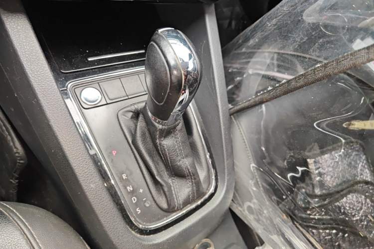 Used Volkswagen Sagitar 2017 1.6L Automatic Comfort Model Gear Lever