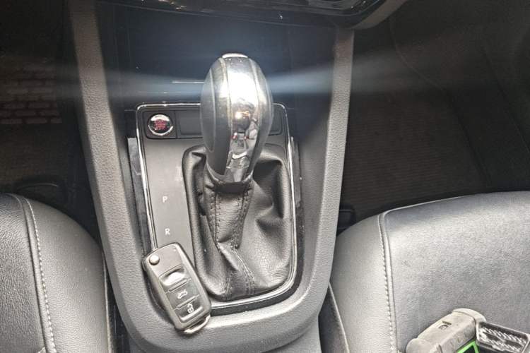 Used Volkswagen Sagitar 2017 1.6L Automatic Comfort Model Gear Lever
