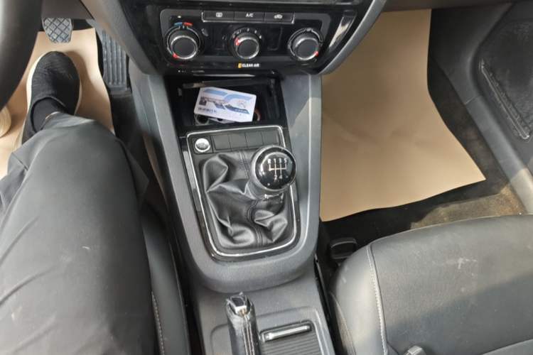 Used Volkswagen Sagitar 2017 1.6L Manual Comfort Model Gear Lever