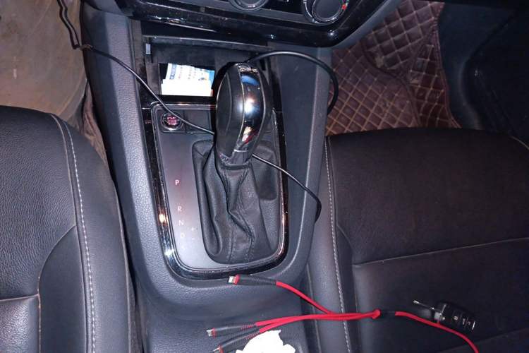 Used Volkswagen Sagitar 2017 230TSI Automatic Comfort Version Gear Lever