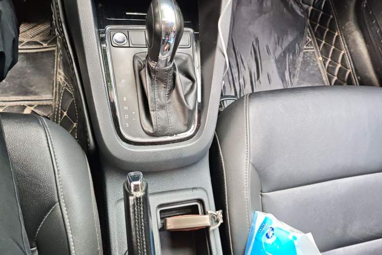 Used Volkswagen Sagitar 2017 1.6L Automatic Comfort Model Gear Lever