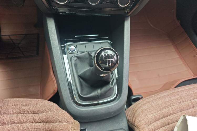 Used Volkswagen Sagitar 2017 1.6L Manual Comfort Model Gear Lever