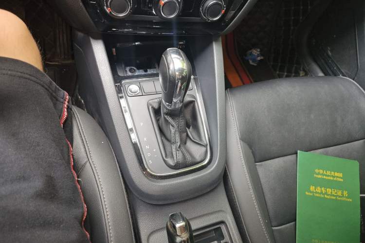 Used Volkswagen Sagitar 2017 1.6L Automatic Comfort Model Gear Lever