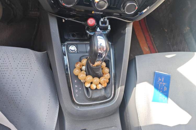 Used Volkswagen Sagitar 2017 1.6L Automatic Comfort Model Gear Lever