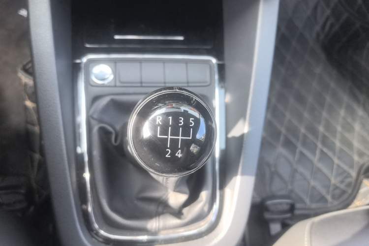 Used Volkswagen Sagitar 2017 1.6L Manual Comfort Model Gear Lever