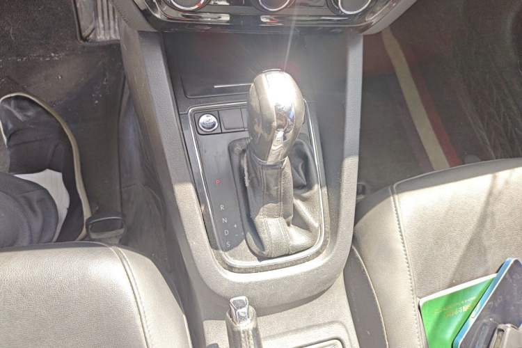 Used Volkswagen Sagitar 2017 1.6L Automatic Comfort Model Gear Lever