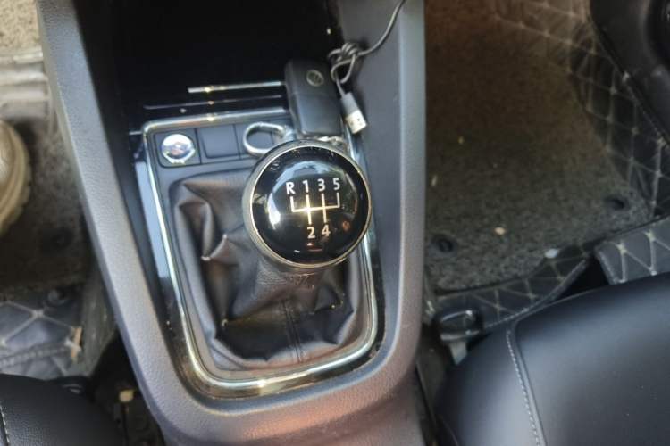 Used Volkswagen Sagitar 2017 1.6L Manual Comfort Model Gear Lever
