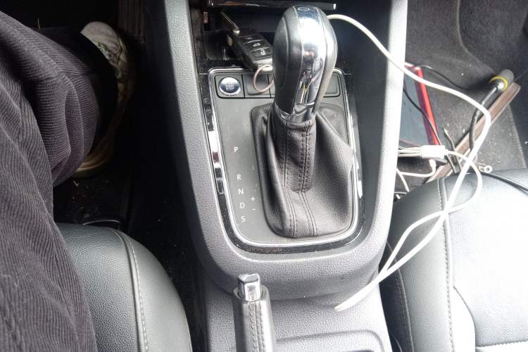 Used Volkswagen Sagitar 2017 1.6L Automatic Comfort Model Gear Lever